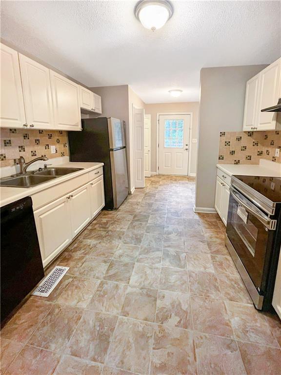 Building Photo - 43 Surrey Ct