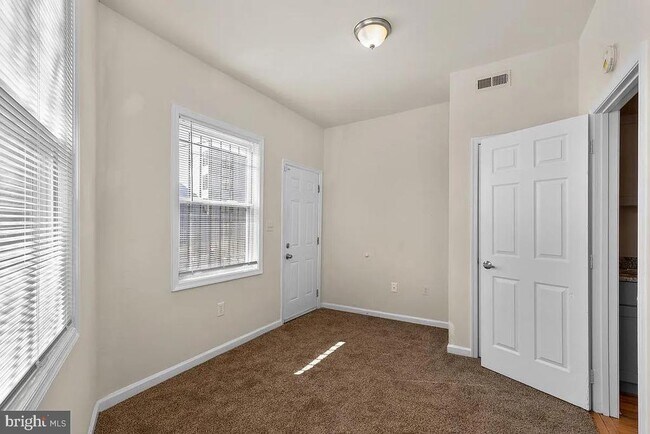 Building Photo - 1275 Meigs Pl NE