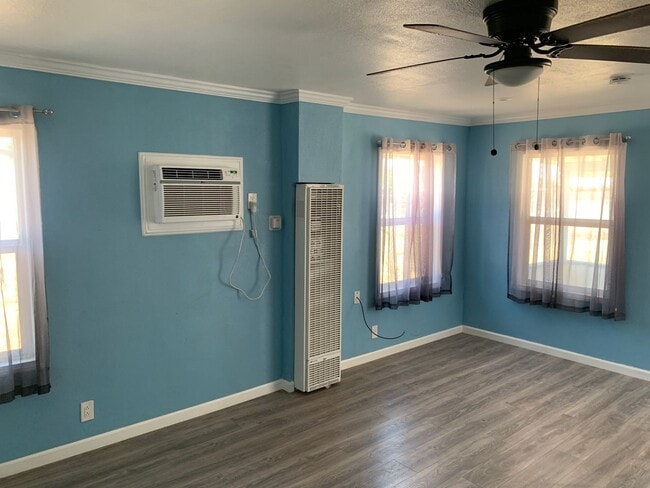 Building Photo - House