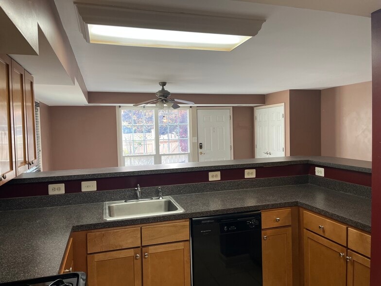 Building Photo - 1549A N Van Dorn St