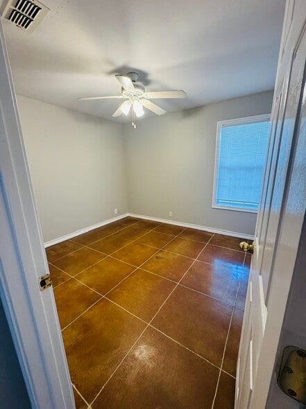 Building Photo - 120 Peavine Rd