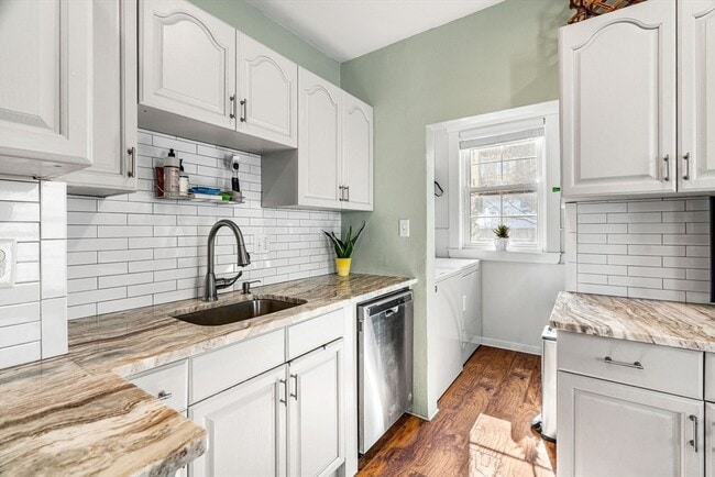 Building Photo - 87 Condor St