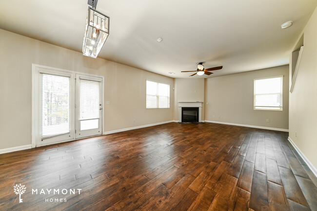 Building Photo - Inviting 4 Bedroom