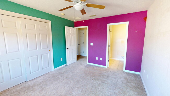 Building Photo - "Charming 2-Bed, 3-Bath Townhouse Retreat in Jacksonville - 1,176 Sq. Ft. of Comfort and Style!"
