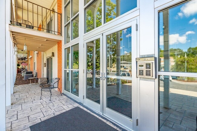 Building Photo - 2 Bedroom 2 Bath in Northshore