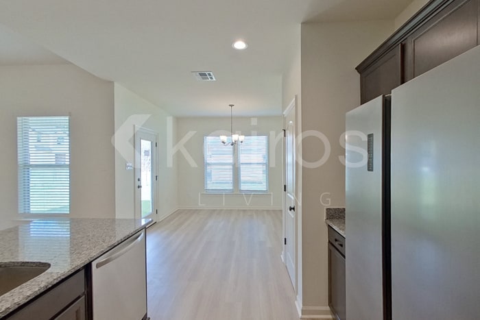 Building Photo - 121 Salvat Dr