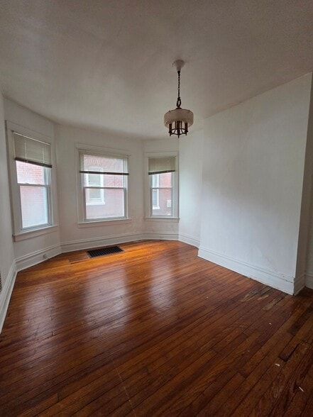 Building Photo - 660 Oak Hill Ave