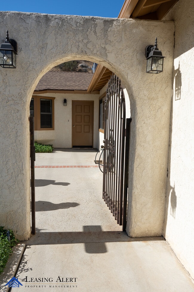 Building Photo - 26603 Berino Dr