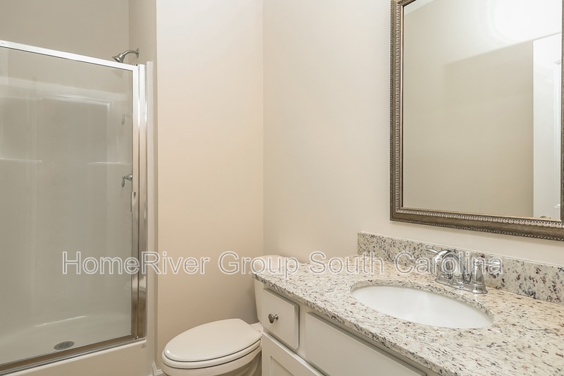 Building Photo - 3085 Litchfield Ave