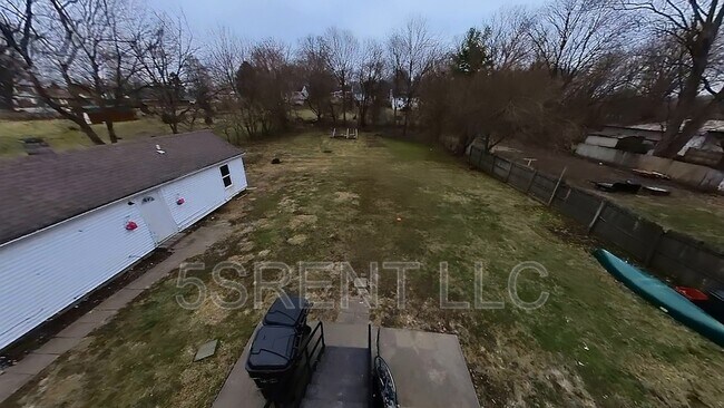 Building Photo - 236 S Mary Ellen St