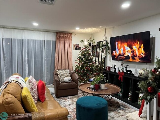 Building Photo - 3331 Carambola Cir