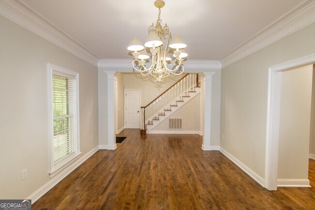 Building Photo - 906 Monarch Cir