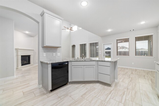 Building Photo - 4919 Vly White Oak Ln