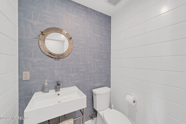 Building Photo - 347 Bay Ln