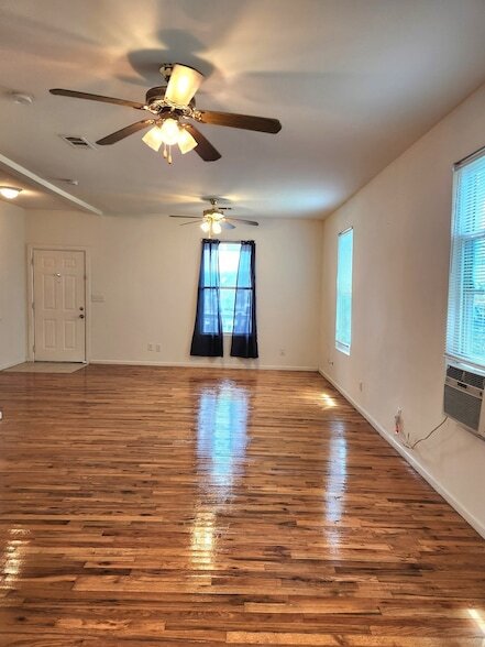 Building Photo - 1117 9th St