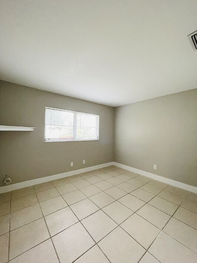 Building Photo - Updated 2-bedroom waterfront duplex with walk-in closets, enclosed Florida room, and canal views ...