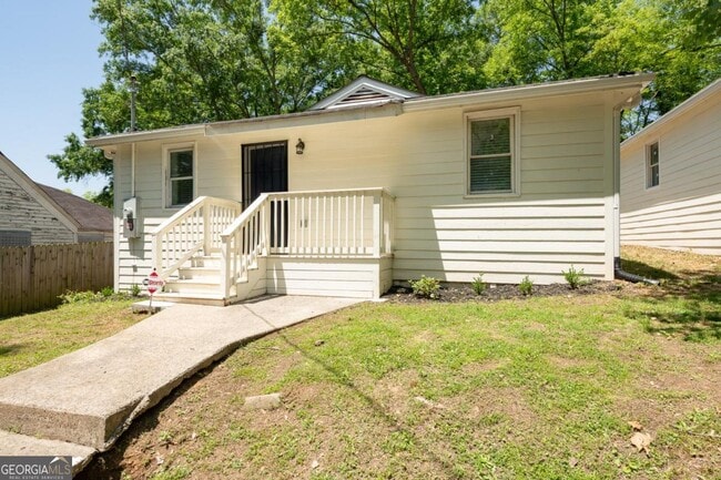 Building Photo - 450 Paines Ave NW