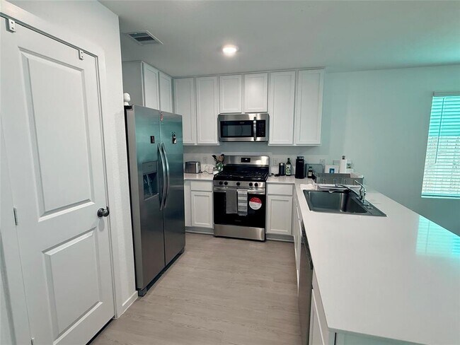 Building Photo - 21321 Carosella Dr
