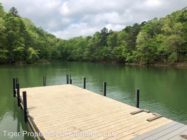 Building Photo - 3 br, 3 bath House - 1301 Harts Ridge Dr