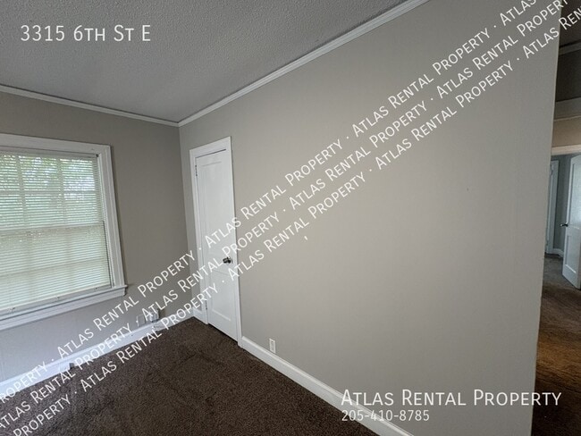 Building Photo - 3315 6th St E