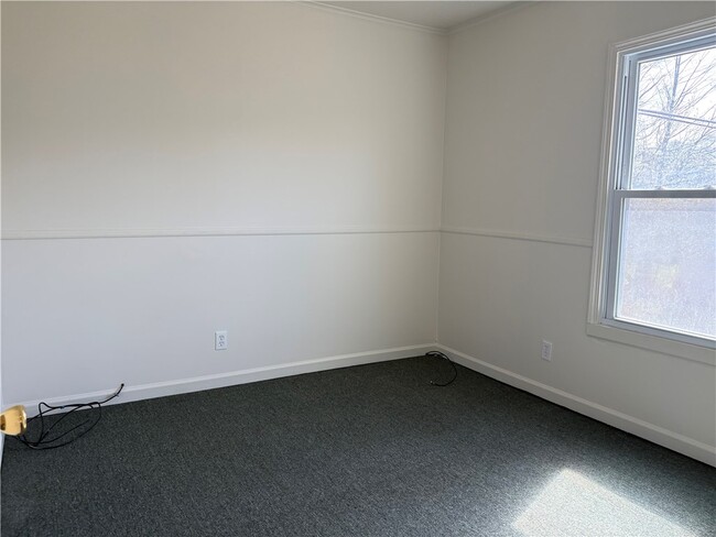 Building Photo - 122 W High St