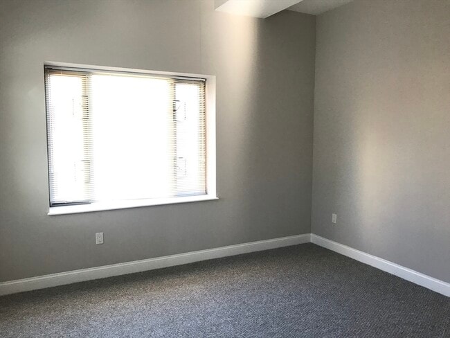 Building Photo - 10 Merrymount Rd