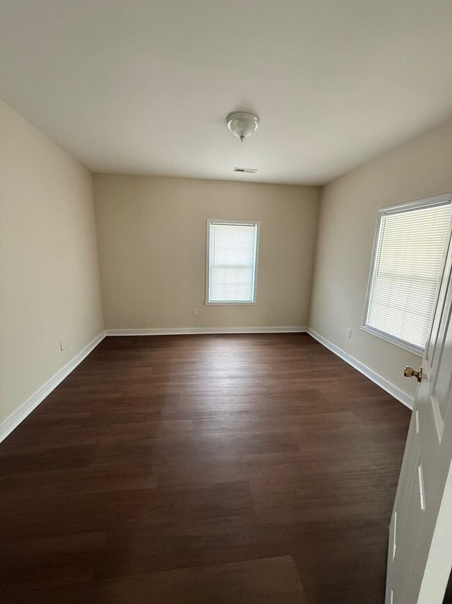 Building Photo - 1117 Douglas Ave