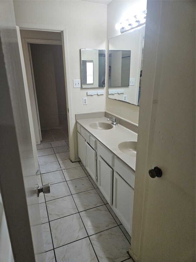 Building Photo - 18539 Lippizaner Dr