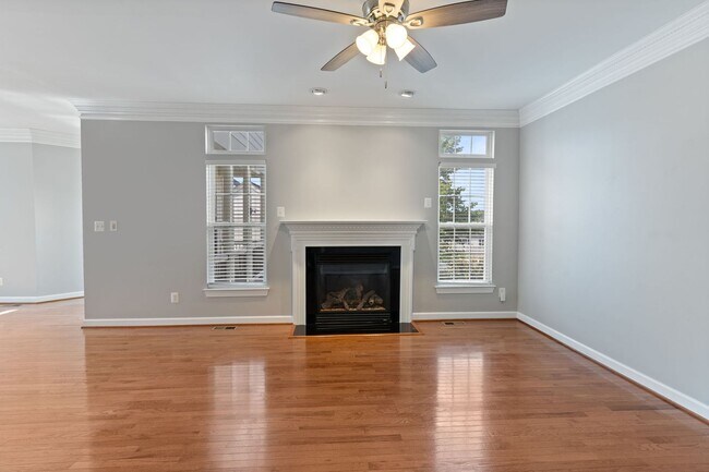 Building Photo - Spacious Home in Port Potomac