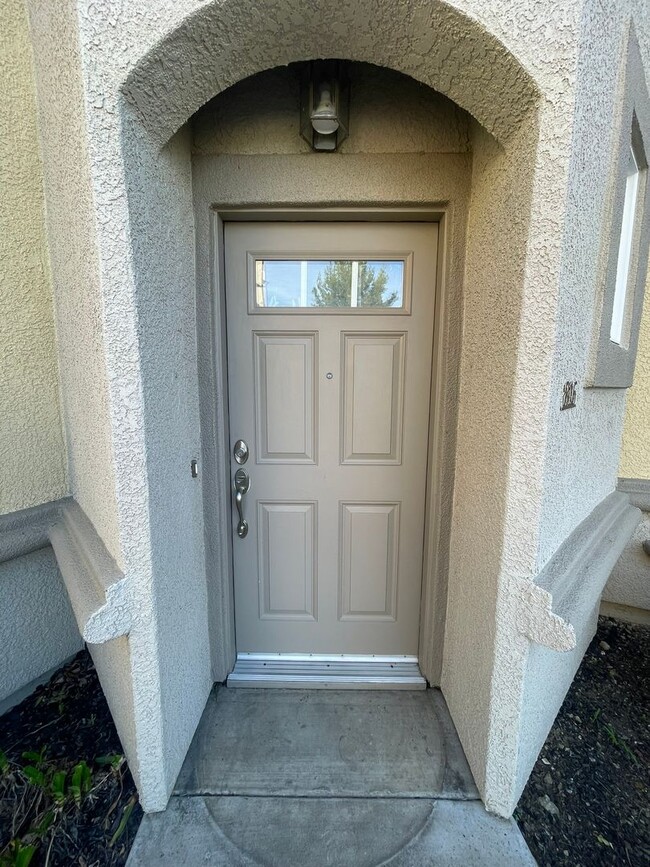 Building Photo - Vessona: Desirable Gated Community: 2bdrm 2bath with Loft!