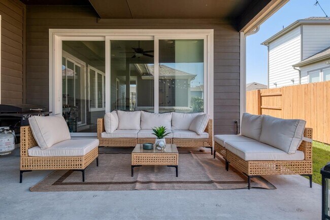 Building Photo - 8804 Spire View