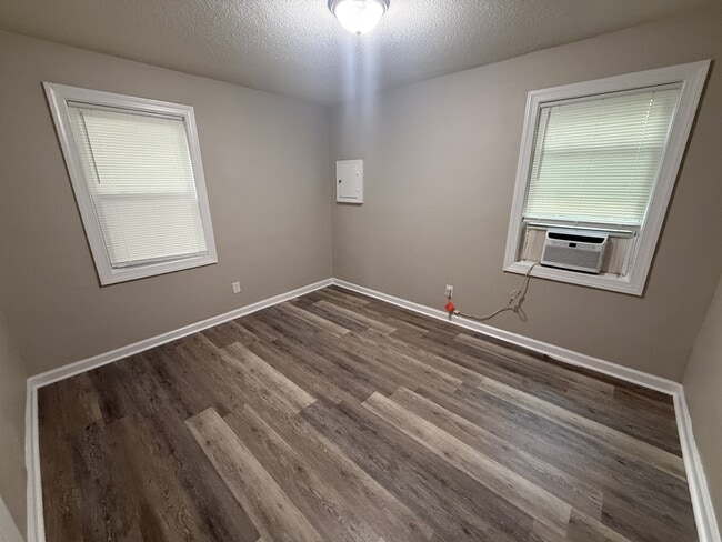 Building Photo - 3042 McAdoo Ave