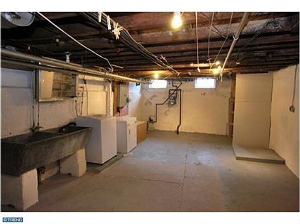 Building Photo - 2628 E Somerset St