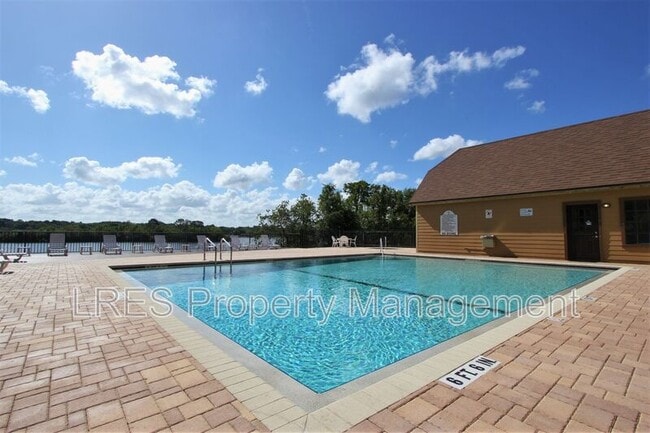 Building Photo - 390 Lake Placid Ct