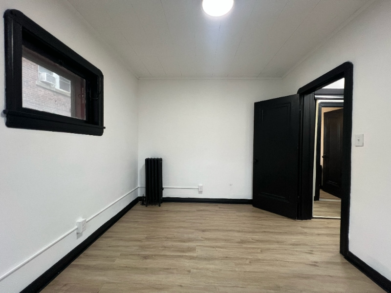 Building Photo - 1411 Roycroft Ave