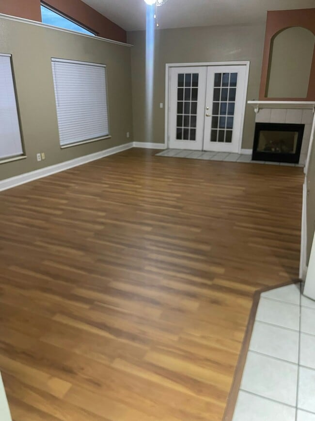 Building Photo - 6018 Gentle Ben Cir