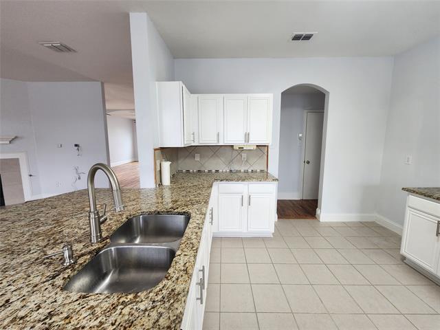 Building Photo - 529 Roundrock Ln