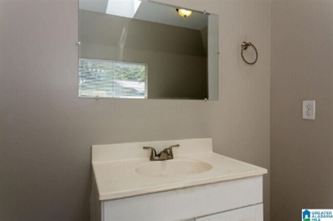 Building Photo - Flexible 3BR/2BA or 2BR + Den Home