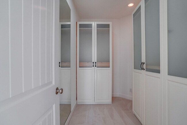 Building Photo - Beautiful 4 Bed/4 Bath Family Home w/pool - Upcoming and available at the end of April!