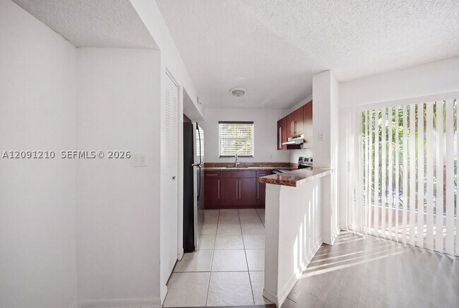 Building Photo - 771 N Pine Island Rd