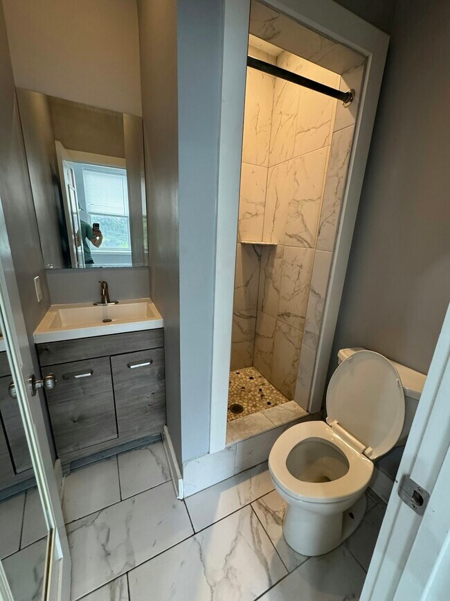 Building Photo - 1522 N Willington, Unit 2