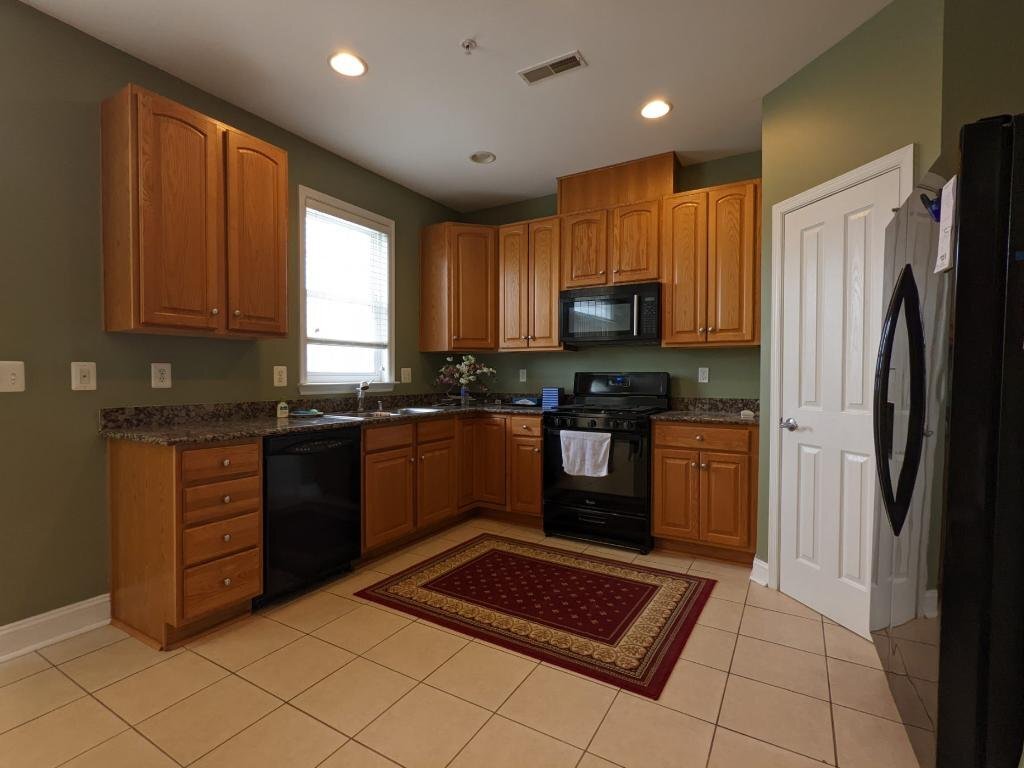 Building Photo - 833 Ramsay St