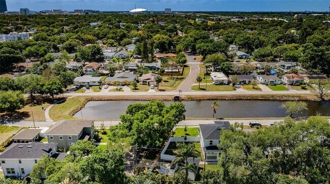 Building Photo - 1701 25th Ave N