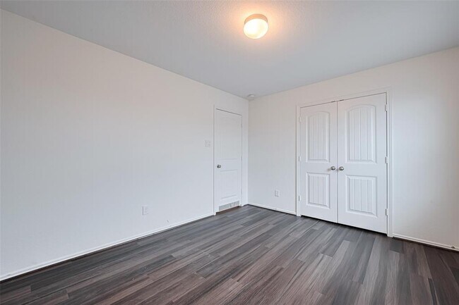 Building Photo - 18414 Hilltop Climb Dr