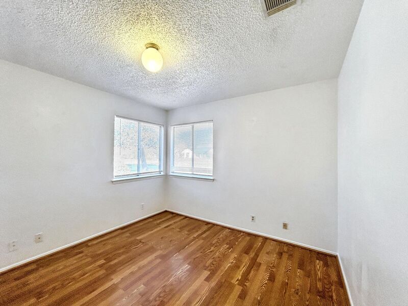 Building Photo - 1405B Braker Ln