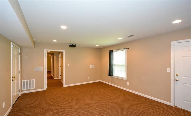 Building Photo - 4166 Round Stone Dr