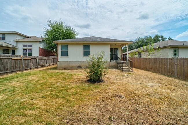 Building Photo - 15000 Sassafras Trail