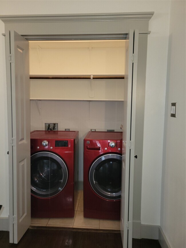 Building Photo - 4914 Rose St