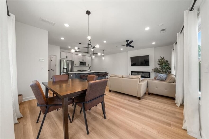 Building Photo - 4541 Moray Dr