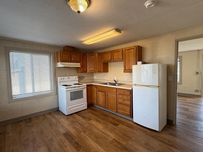 Building Photo - 121 N Wasson St